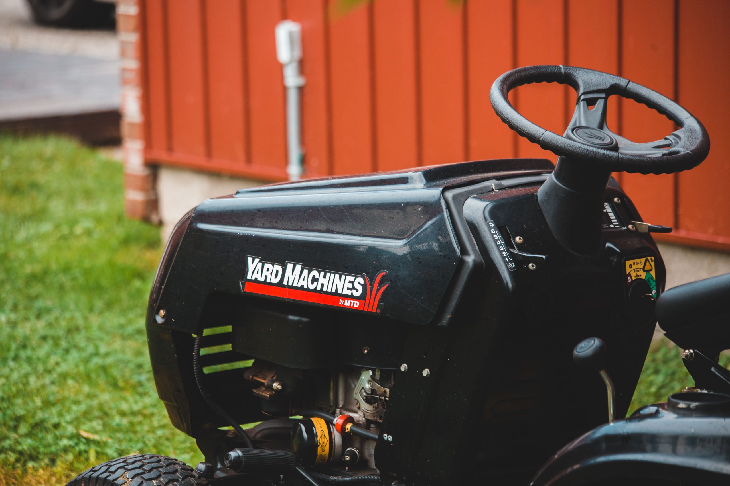Tondeuse Yard Machines jardin gazon